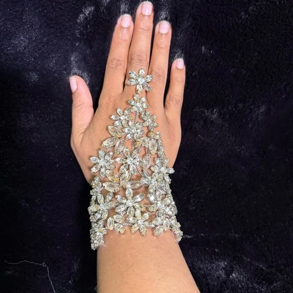 ✨ BCBGMAXAZRIA Crystal Hand Chain Bracelet – Statement Floral Design NWT - Picture 9 of 14